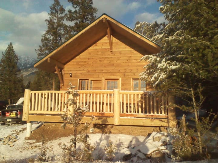 Radium Hot Springs Cabins, Grizzly Cabin Cabins for Rent in Radium