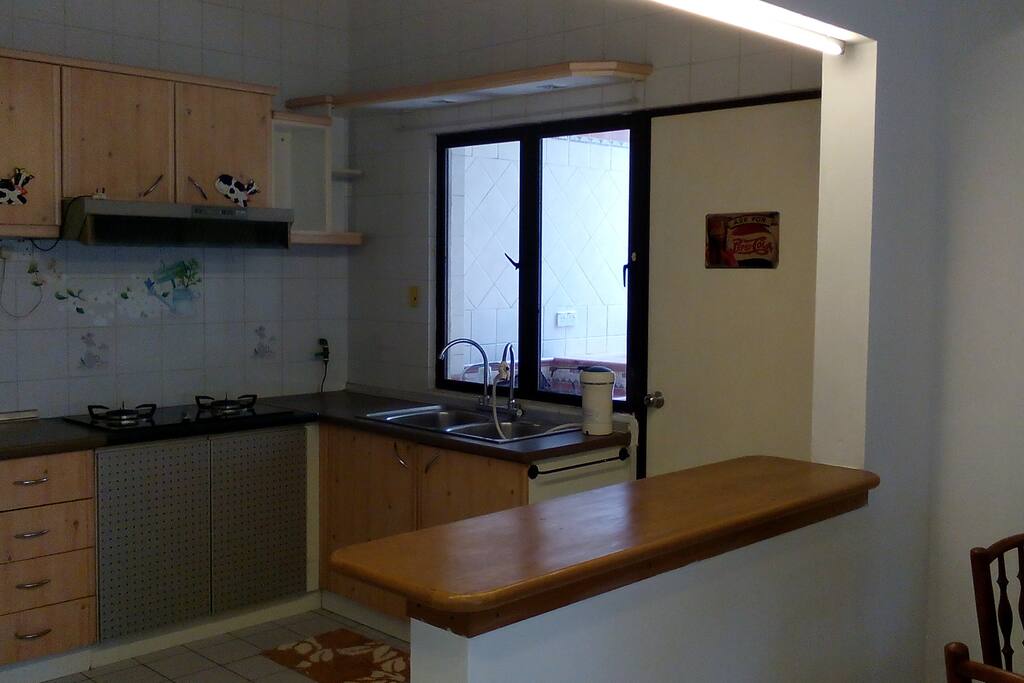 Dining towards kitchen