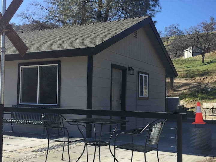 "Quinn" tessential Railfan (13& Up) Guesthouses for