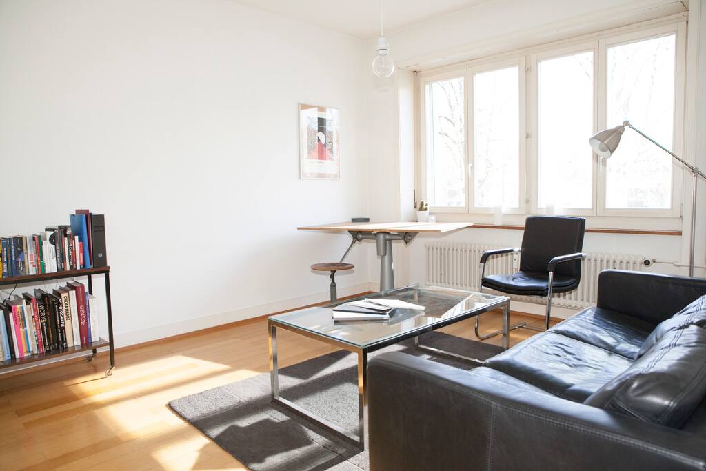 The Livingroom faces the Basel Messeturm (Basel Fair) and the Rosentalarea / Extra-Bed can be provided