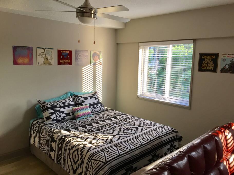 queen bed - common space