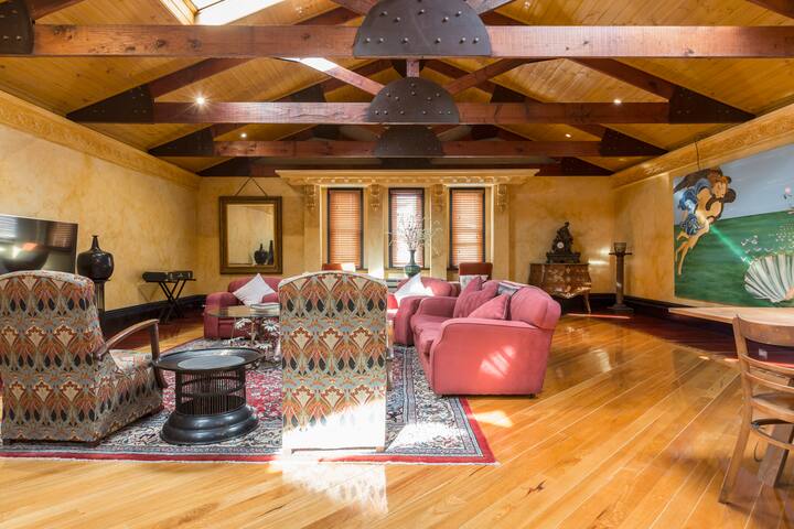 Spacious Apartment with Eclectic European Design gallery image 5