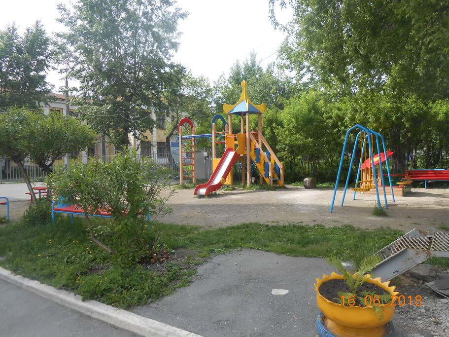 Двор