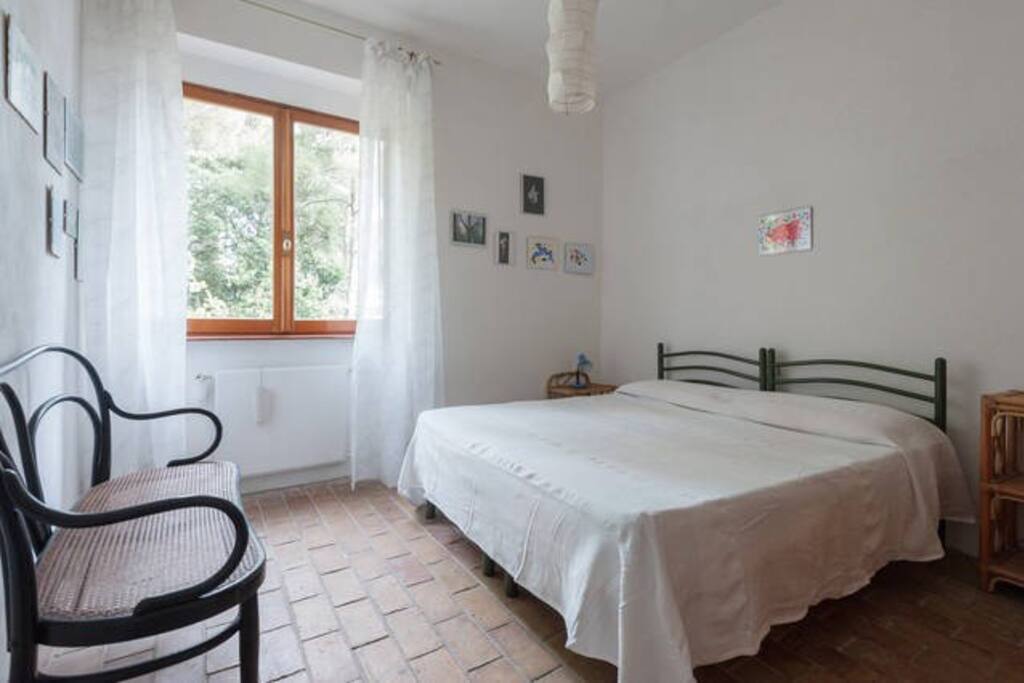Room 2 (Green Room)