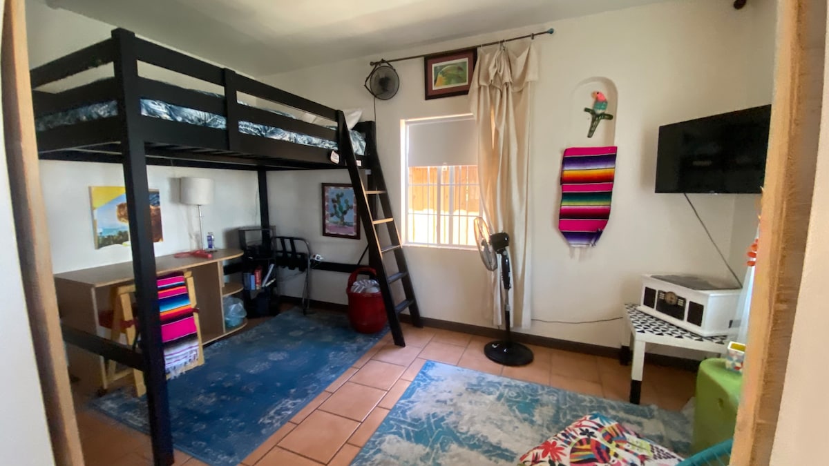 جديد* اعمل من البيت مع ضوء المكتب والكرسي. 