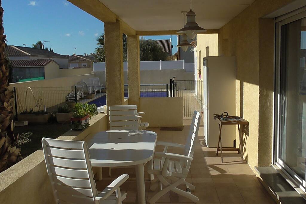 TERRASSE COUVERTE PISCINE
