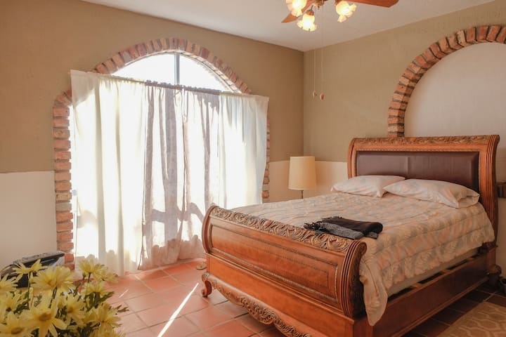RENTO  CASA A FEW STEPS FROM BEACH . Beach access