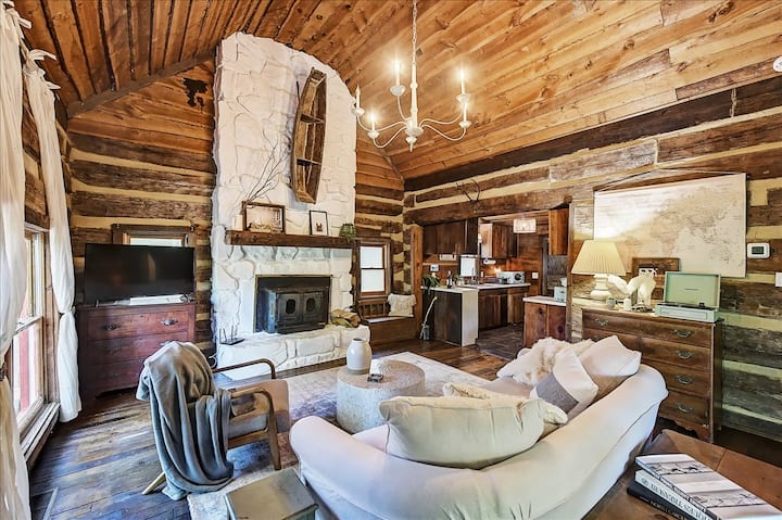 חדר נהדר ולב ממש ליד המטבח - חלל פתוח למגורים כאן!