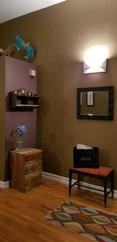 Big home, 3 floors, good 4 families – 2,800 sqft gallery image 2