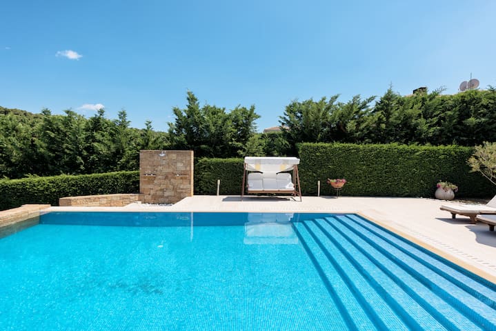 Luxlikehome managed Airbnb listing 1