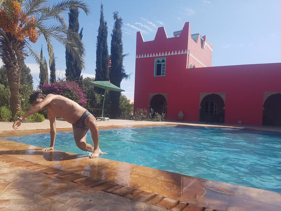 Plaisirs autour de la piscine.