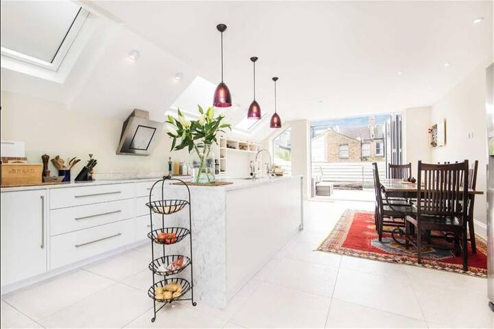 Spectacular, 4 bed open plan house in Kensal Rise gallery image 4