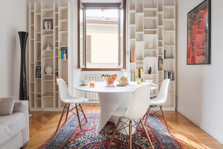 Modern New Apartment 1km from Duomo – 6 Guests