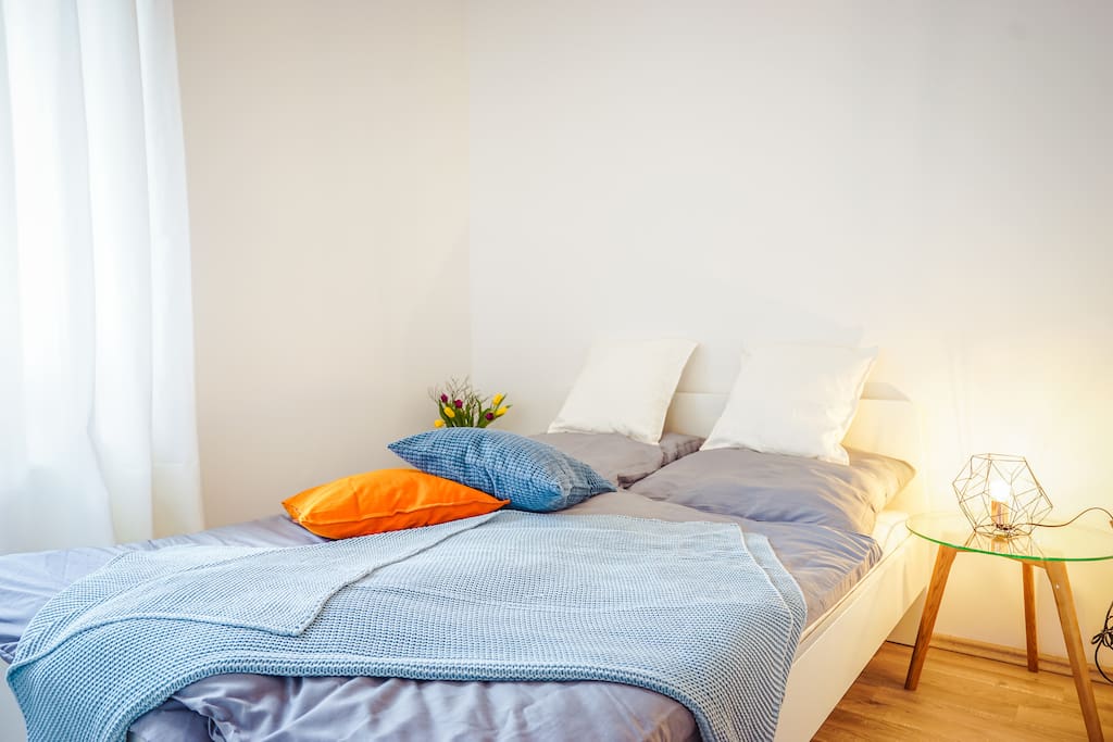 Schlafzimmer 1