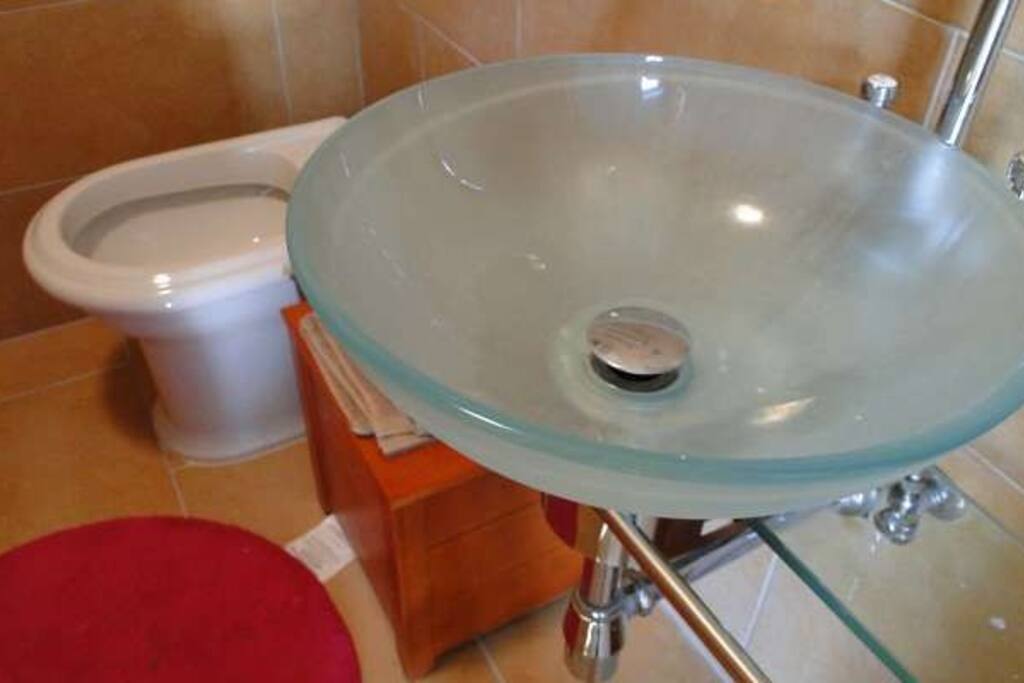 Dettaglio bagno in camera