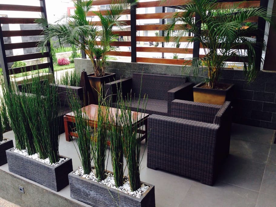 Front terrace to relax and enjoy the cool winds from the mountains. Enjoy your morning coffees.
