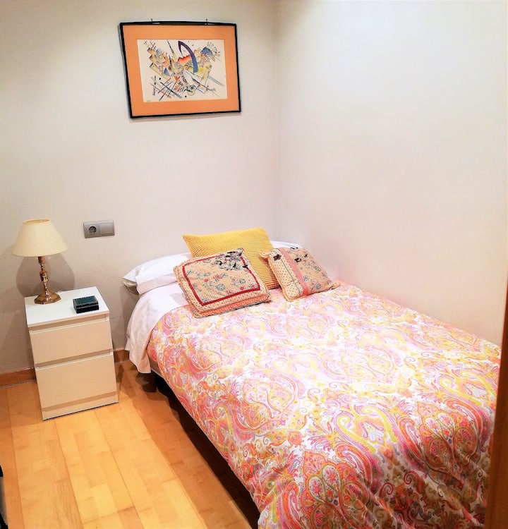 Единично легло