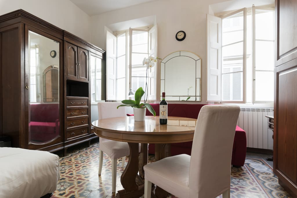Studio flat with 2 windows, equipped kitchen, 1 double bed, 1 single sofa bed, table, chairs, washing machine, private bathroom with shower. Free Wifi internet.