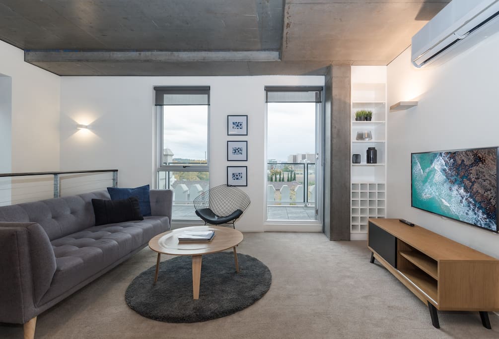 Open plan, light and bright living and dining with stunning balcony views!