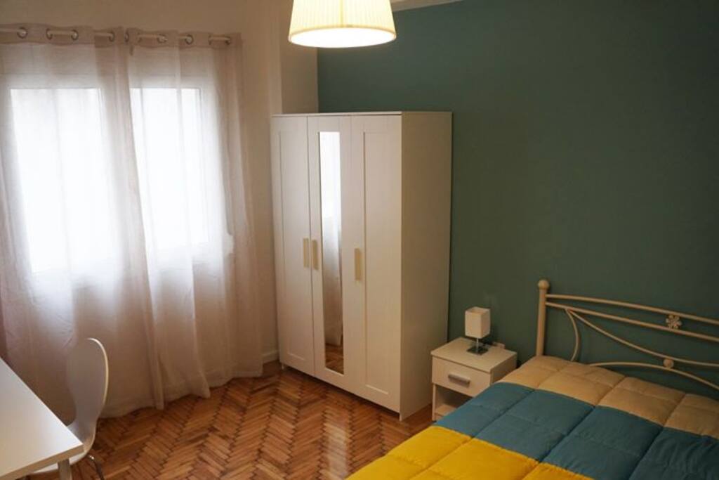 blue room (closet)