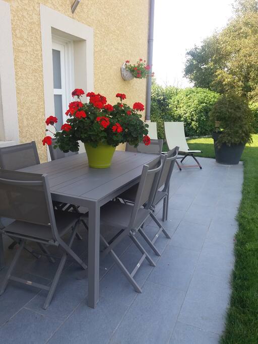 Votre terrasse indépendante de la villa