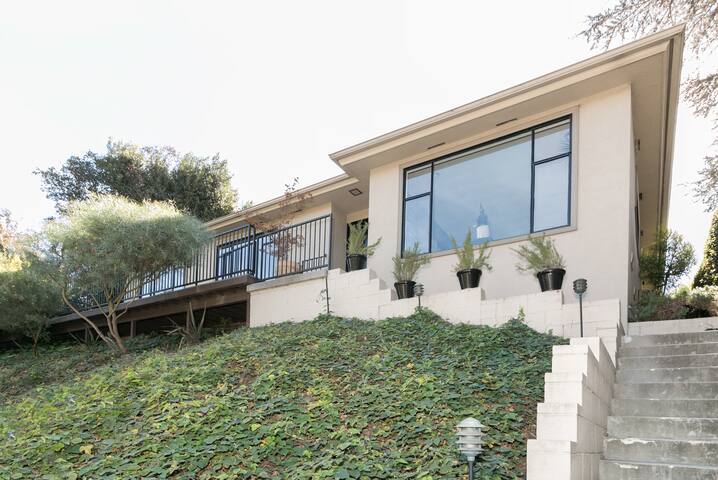 Spacious Oasis with Pool & Views gallery image 3