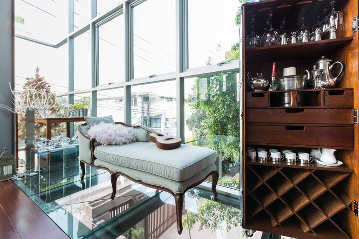 Bangkok’s Ultimate Glass Tree House gallery image 3