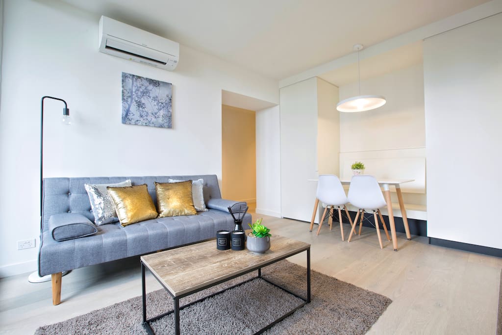 2BR Paris Before Sunrise * Close to Mel Central* living room