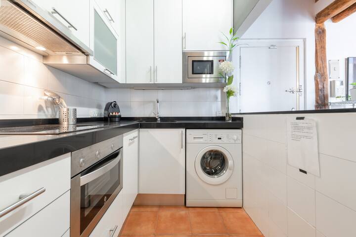 Duplex Terrace- 2BED 2BATH- CHUECA gallery image 4