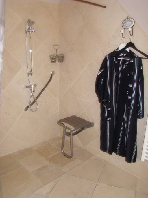 Douche accessible au PMR