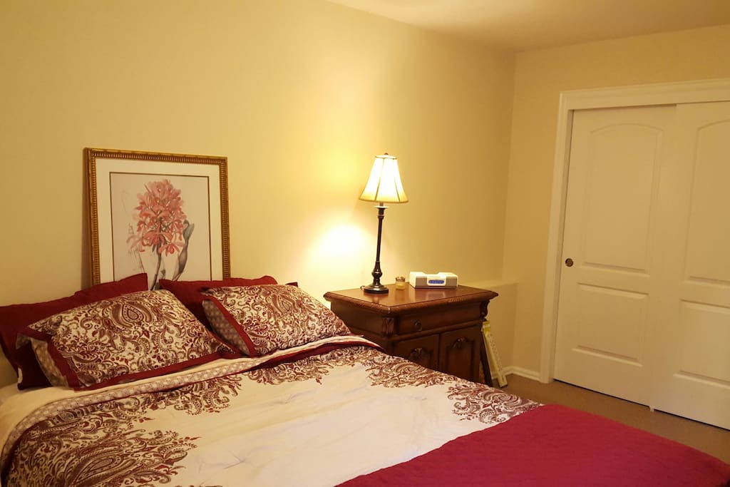 Private bedroom with a queen bed