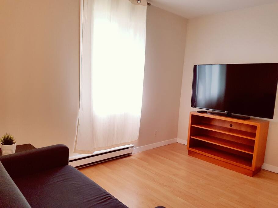 Lovely living room with the 55" Samsung smart tv. Enjoy your movie nights and tv shows !! :)