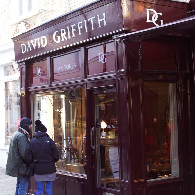 David Griffith Antiques의 사진