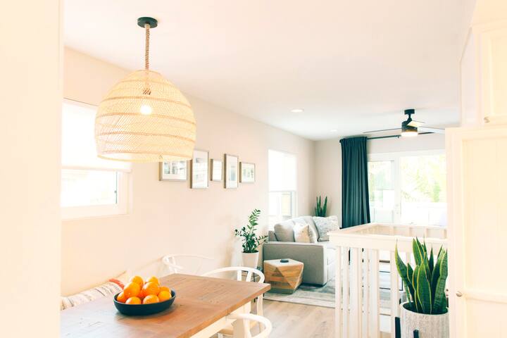 Modern Home – Steps from the Sand – 2 Car Garage gallery image 3