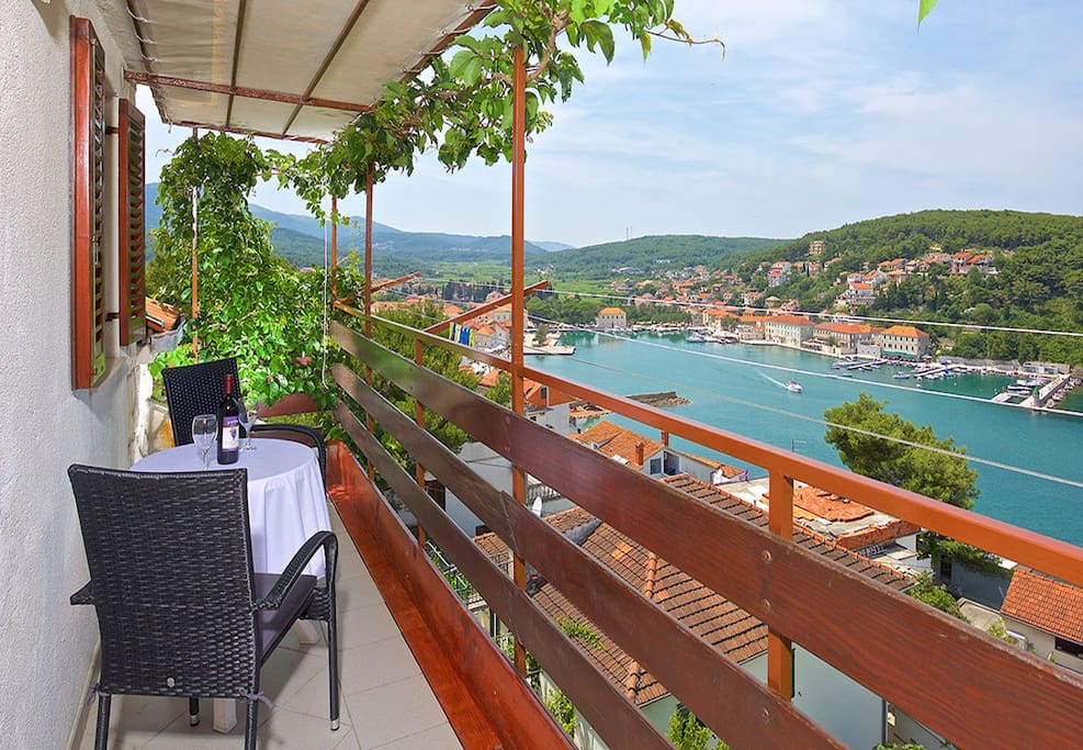 A1 Vinka 1(5+2): terrace