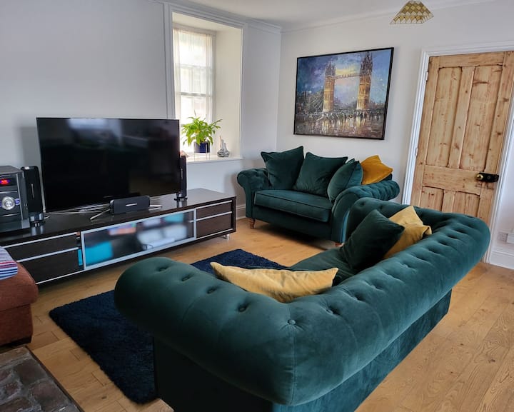 Character Filled 2 Bedroom Central Townhouse - Jersey