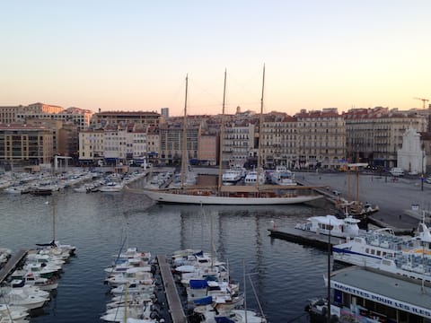 Successful Airbnb property: LeLoFt on the Marseille Quay~Old Port. Near Park in Marseille 1er Arrondissement