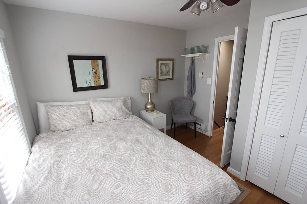 The master bedroom has a queen bed.