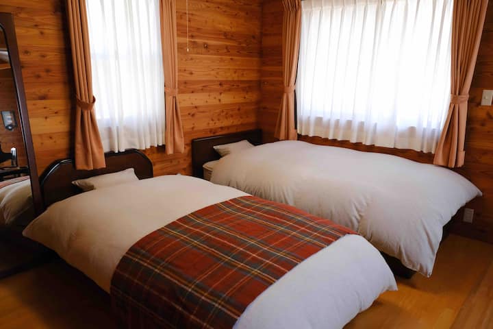 Western-style room, 2 single beds.