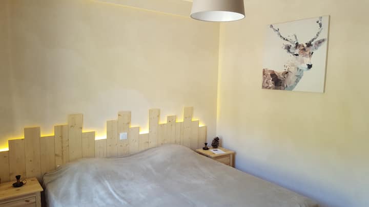 deer room on the floor with 2 beds of 90x200 or 1 bed of 180x200