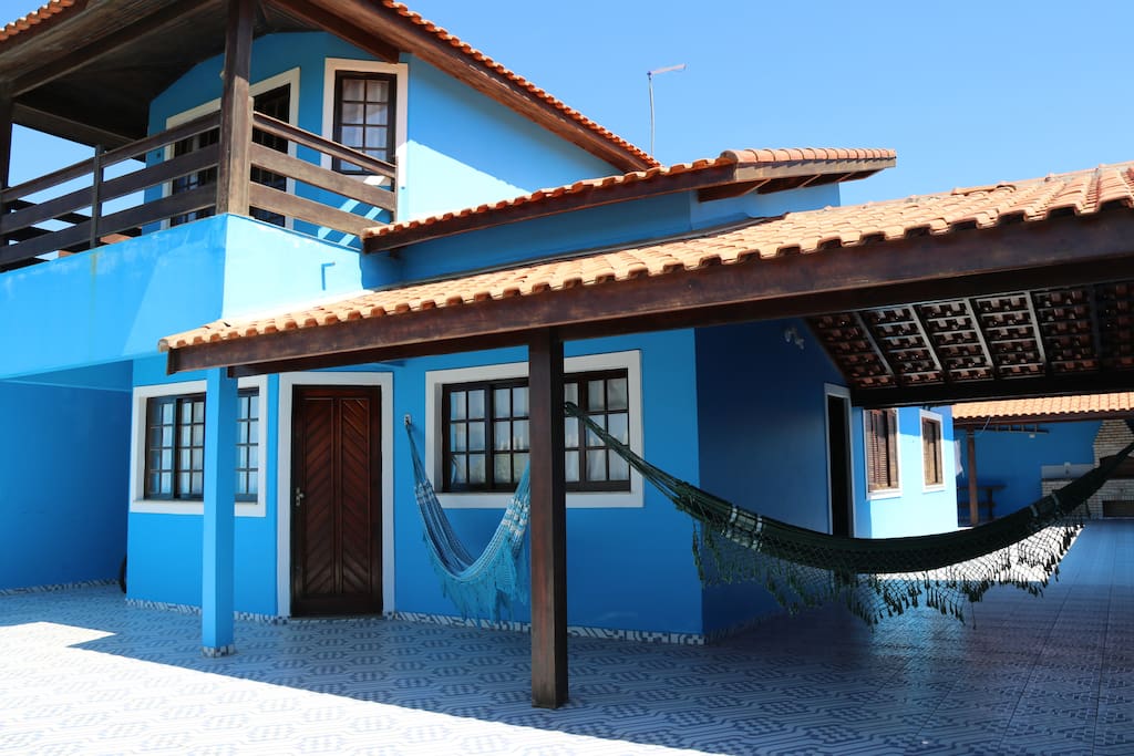 Frente da casa visto pelo quintal