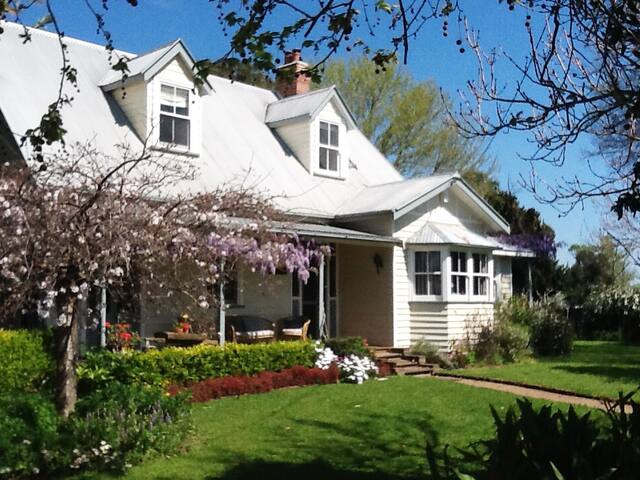Weatherboard  Farmhouse with Breakfast at Terara.