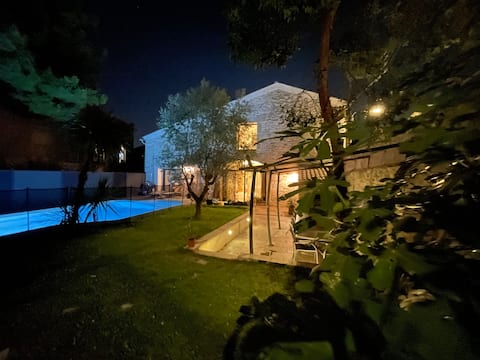 Character house in the heart of the village