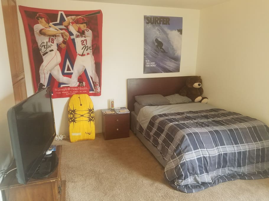 Full size bed, 40" t.v. & bodyboard.