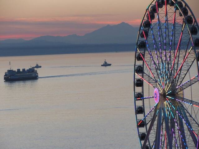 Stunning Water Views! Harbor Steps~~Best Location! gallery image 3