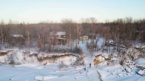 Sleep by the fishes lakefront with lake access