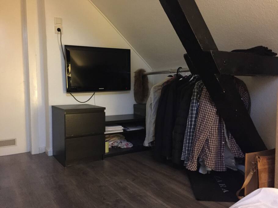 Schlafzimmer -1-
