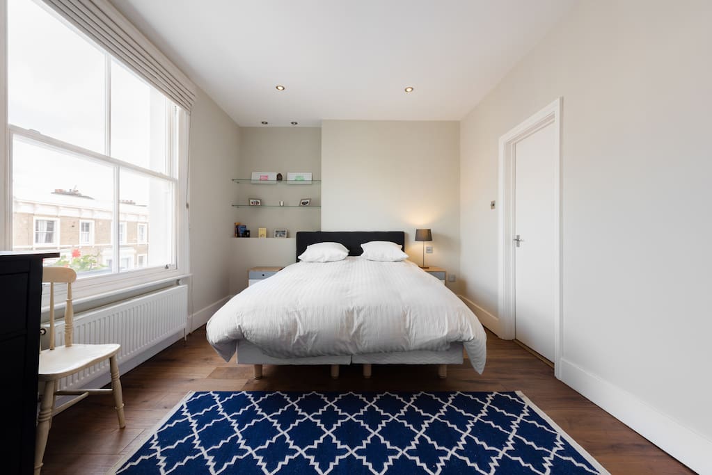 MASTER BEDROOM (180CM DOUBLE BED)
