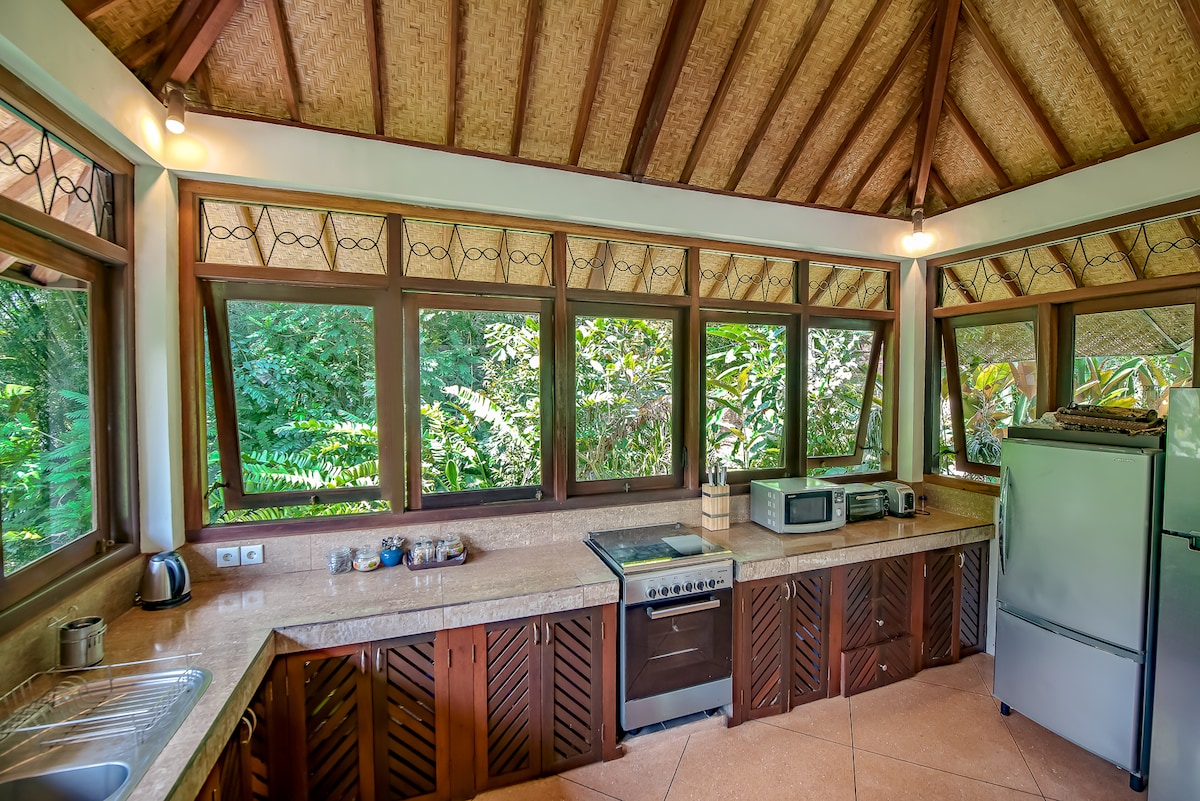 Villa in Tegallalang · 3 bedrooms · 3 beds · 3 baths, συγκρίσιμο Airbnb