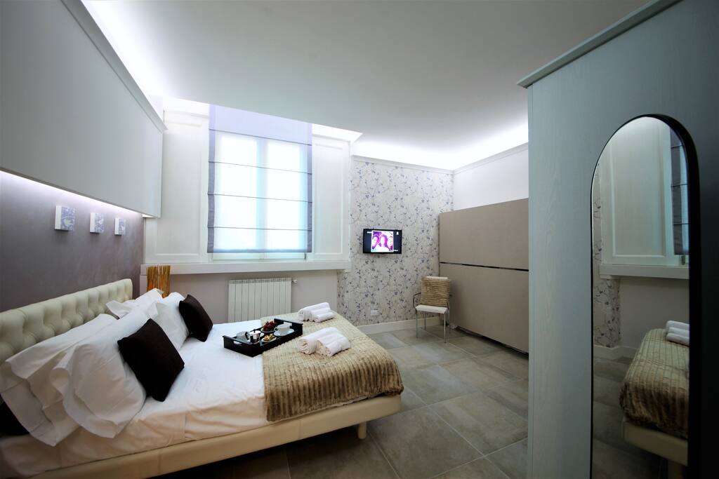 the bedroom with doubble bed and bunk beds closed